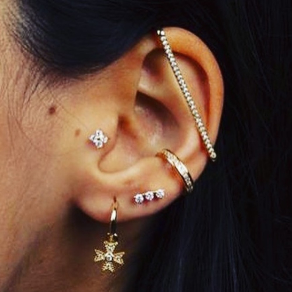Non piercing ear bar
